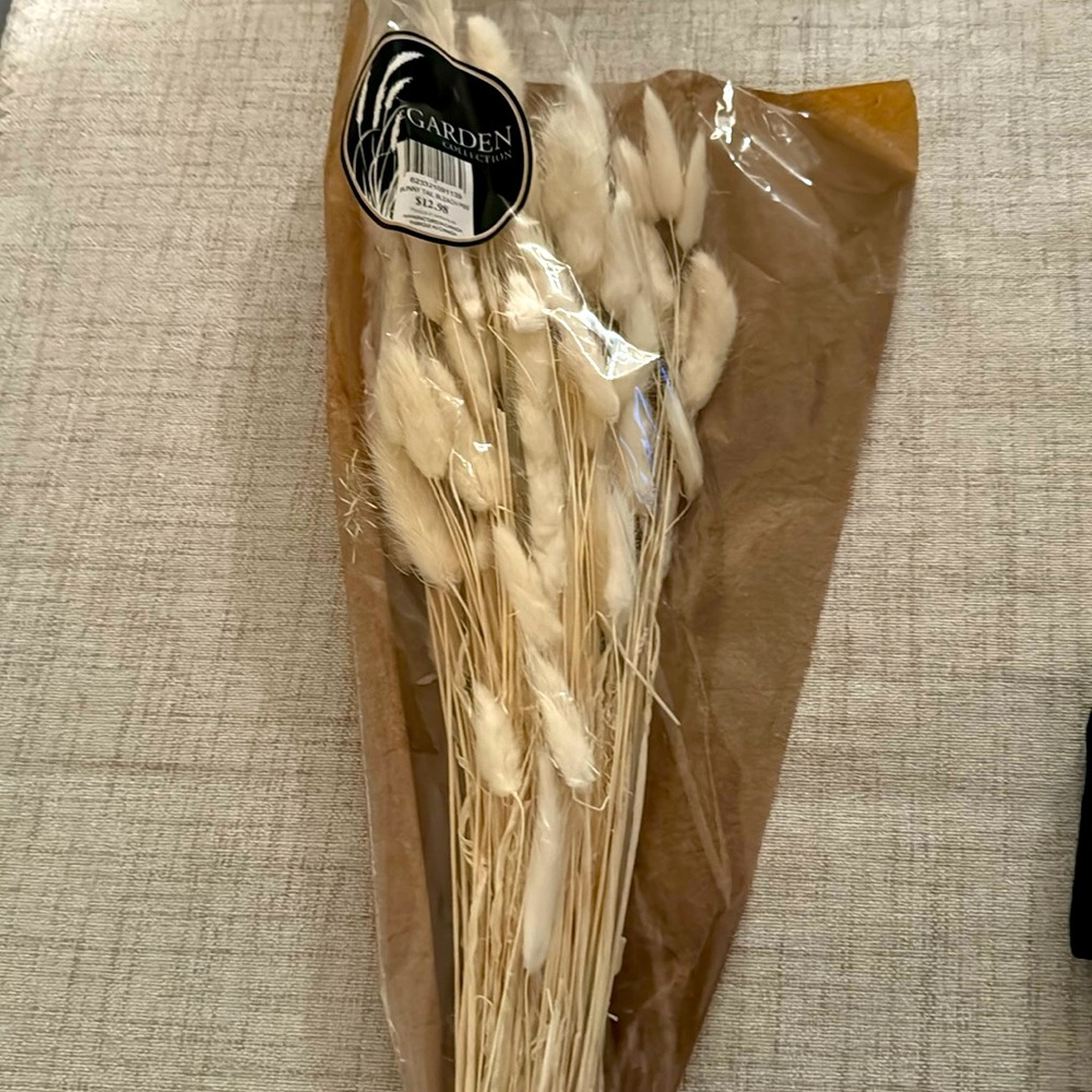 Brand new bunch of dried bunny tail grass for wreaths/ floral arrangements